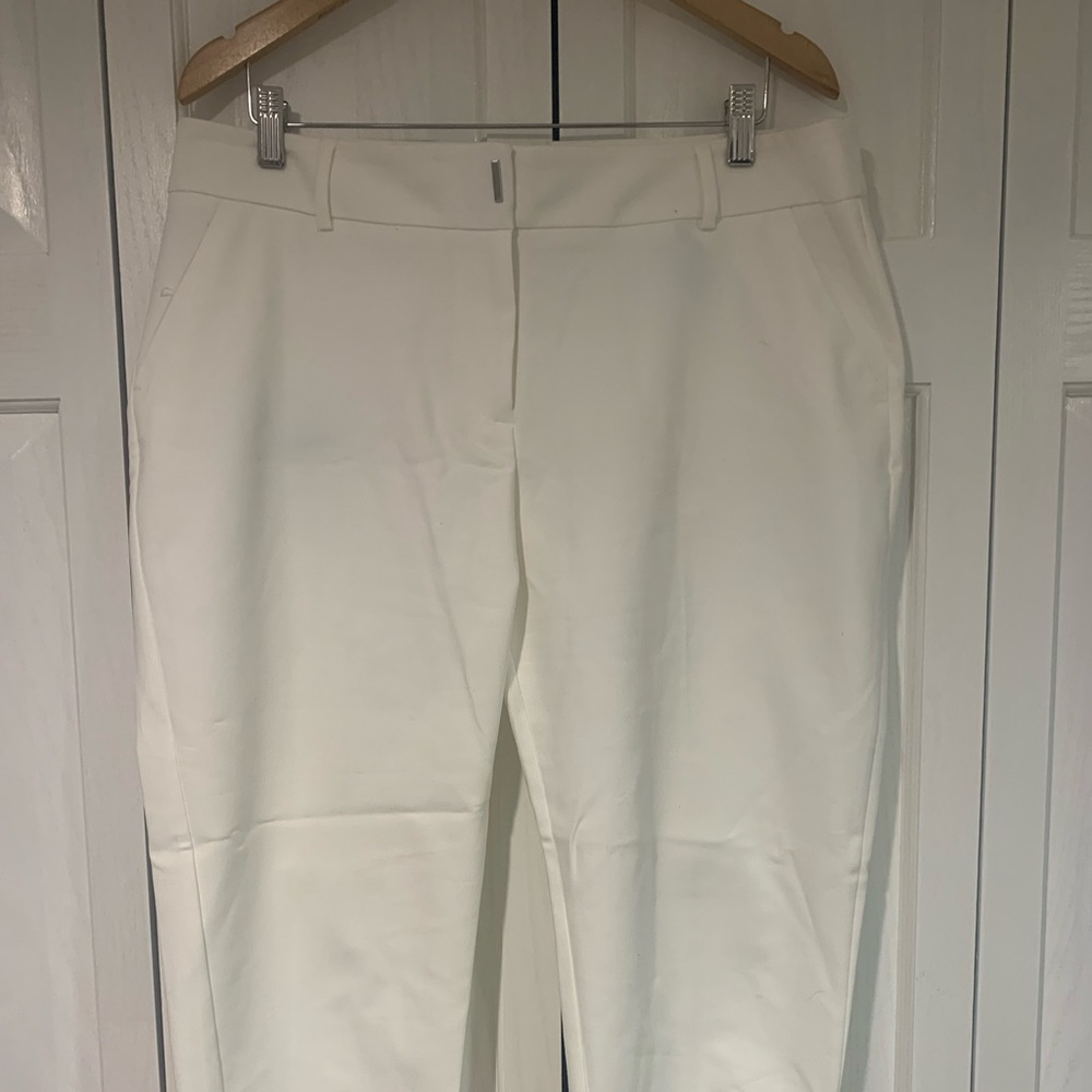 Woman’s Winter White Capris Size 14